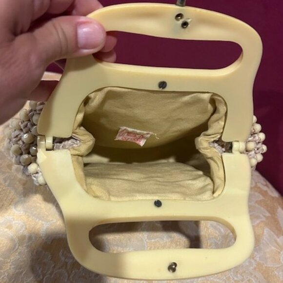 CREAM RAFFIA Beaded Clam Shell Lucite Handle BAG - Picture 7 of 8